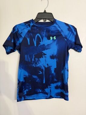 Under Armour Dri Fit Shirt Size medium boys Please